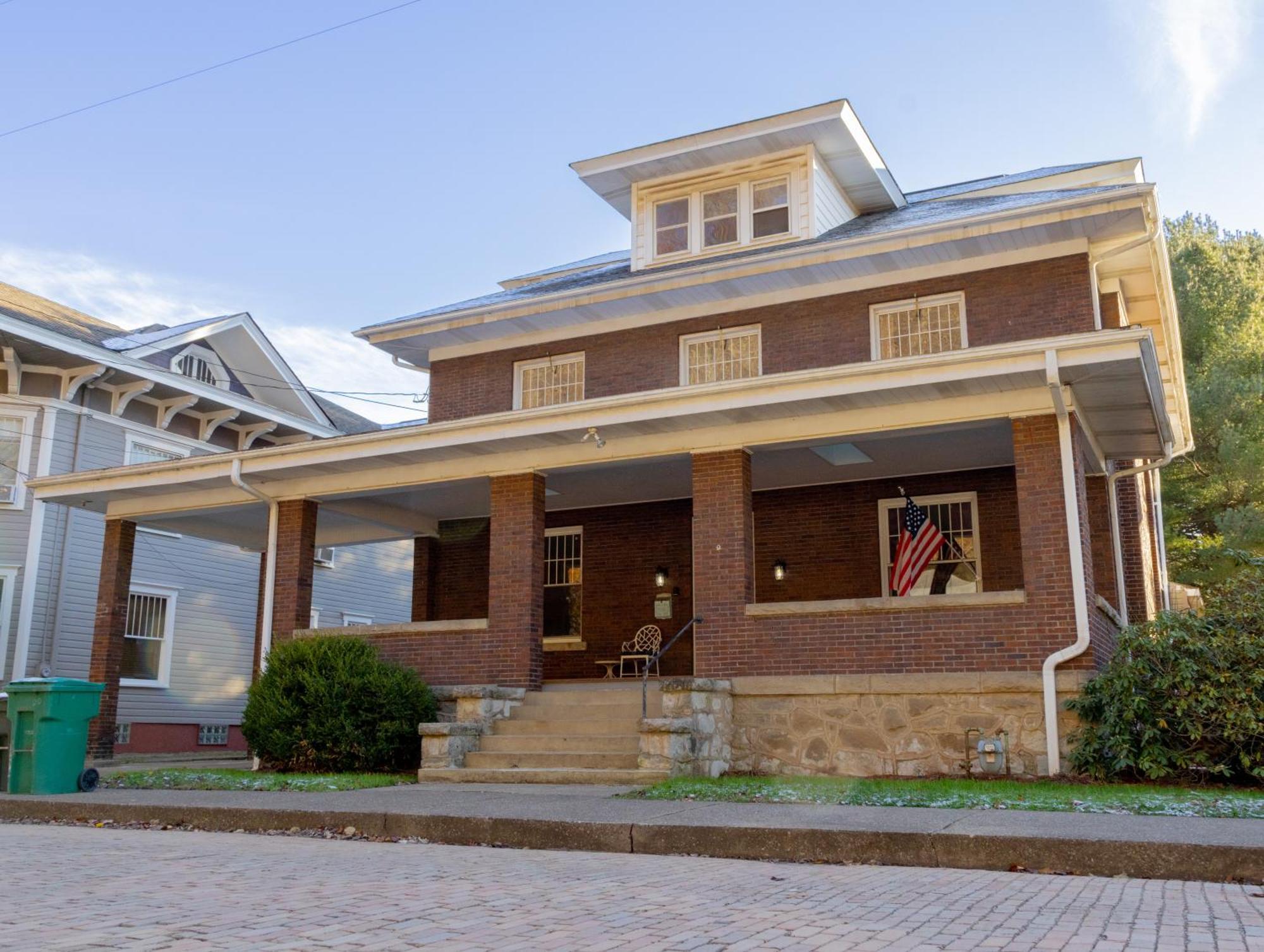 Elk River Hotel & Cafe Sutton Exterior photo